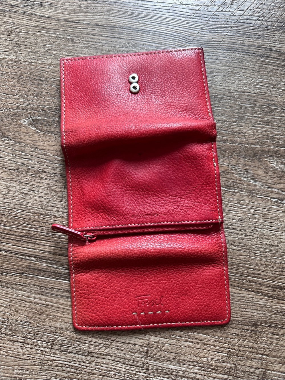 Fossil Red Pebbled Leather Trifold Compact Wallet Organizer Zip Pocket - Picture 2 of 6
